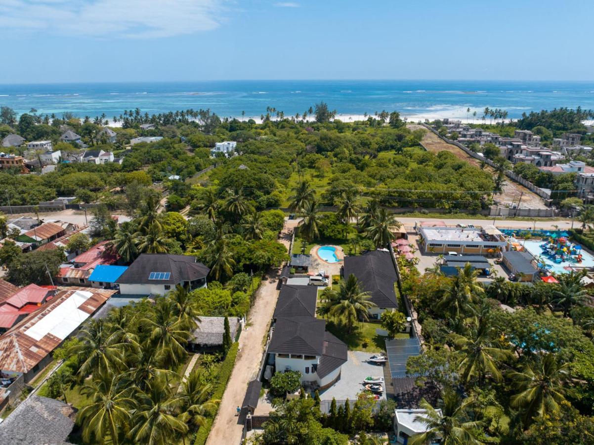 Little Coconut Near The Beach Villa Diani Beach Exteriör bild